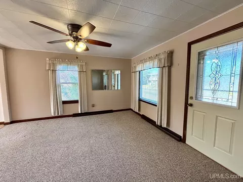 Living - 411 Wright, Marquette, MI 49855 photo 8 of 9