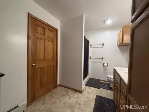 Bath - 658 E Riv, L'anse, MI 49946 photo 2 of 3