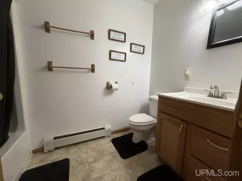 Bath - 658 E Riv, L'anse, MI 49946 photo 3 of 3