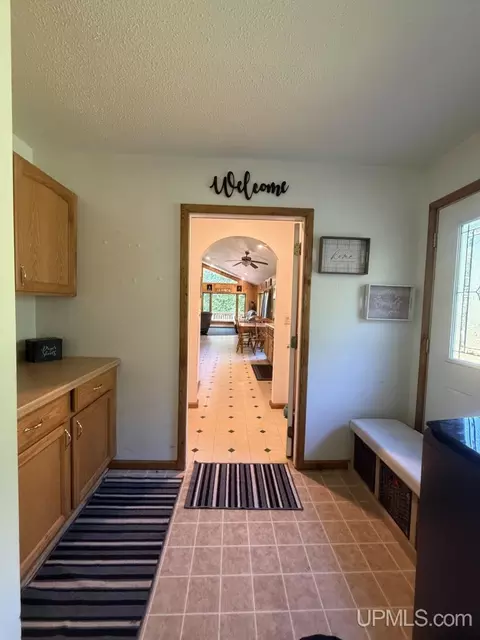 Entry Way - 658 E Riv, L'anse, MI 49946 photo 1 of 4