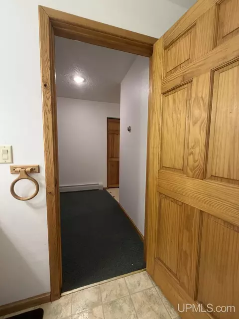 Entry Way - 658 E Riv, L'anse, MI 49946 photo 4 of 4
