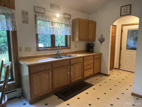Kitchen - 658 E Riv, L'anse, MI 49946 photo 2 of 3
