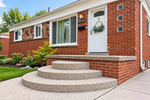 28912 Joan, Saint Clair Shores, MI 48081