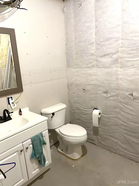 Bath - 9435 Co Rd Pg, Ishpeming, MI 49849 photo 5 of 5