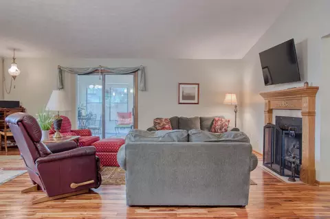 Living - 1105 Corlett, Owosso, MI 48867 photo 2 of 2