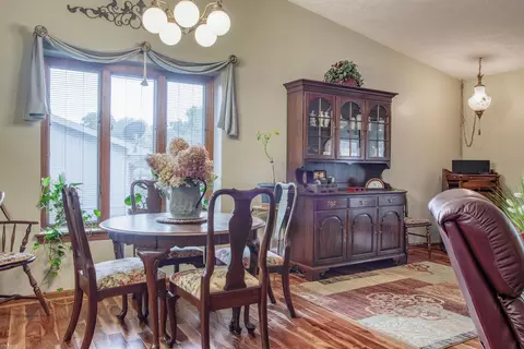 Dining - 1105 Corlett, Owosso, MI 48867 photo 1 of 2