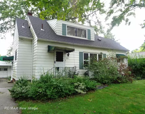 1516 Bay, Saginaw, MI 48602