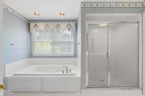 Bath - 159 Cloverly, Grosse Pointe Farms, MI 48236 photo 7 of 9
