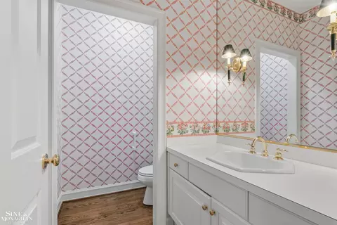 Bath - 159 Cloverly, Grosse Pointe Farms, MI 48236 photo 1 of 9