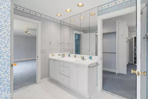 Bath - 159 Cloverly, Grosse Pointe Farms, MI 48236 photo 8 of 9