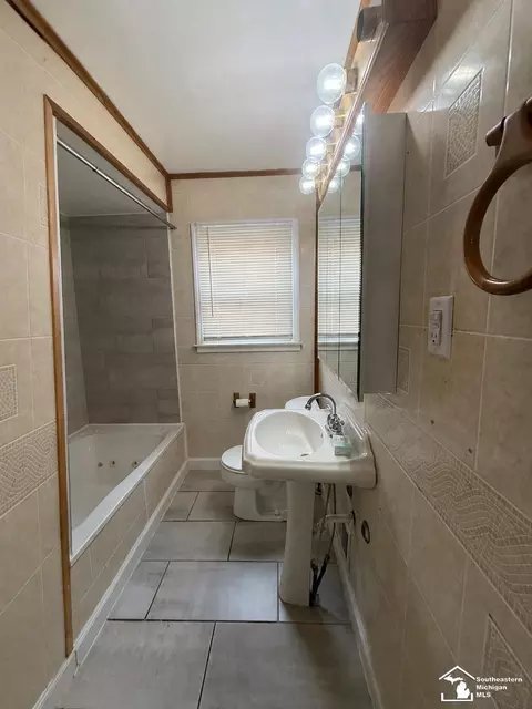 Bath - 8501 Pardee, Taylor, MI 48180 photo 2 of 3