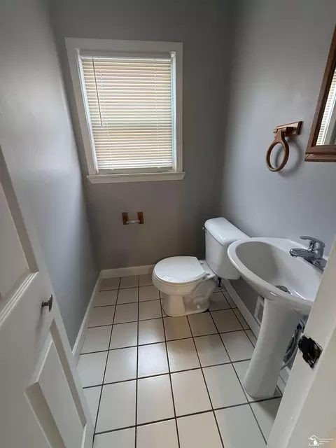 Bath - 8501 Pardee, Taylor, MI 48180 photo 1 of 3