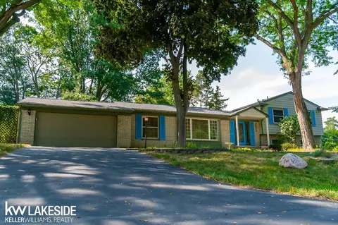 30066 Woodbrook, Farmington Hills, MI 48334