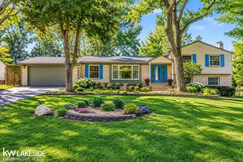 30066 Woodbrook, Farmington Hills, MI 48334