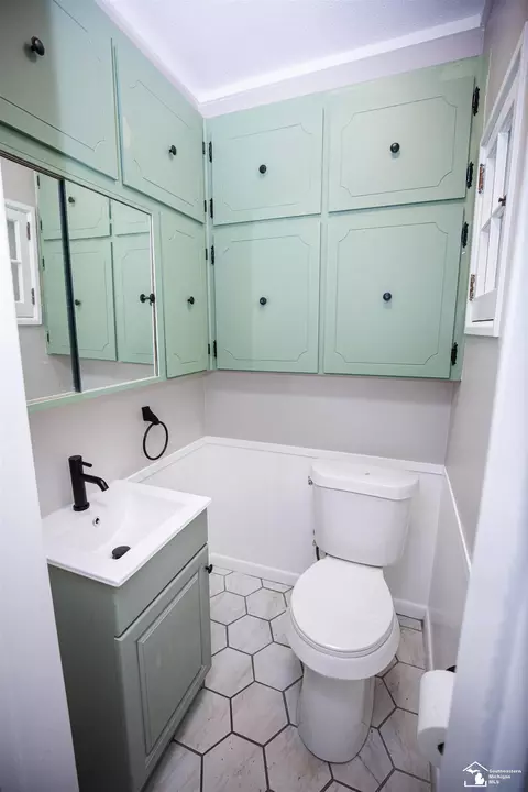 Bath - 328 Union, Monroe, MI 48161 photo 1 of 4