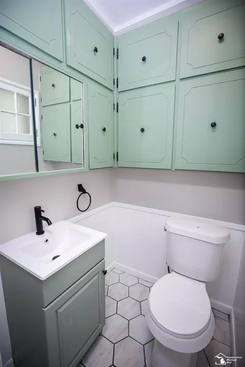 Bath - 328 Union, Monroe, MI 48161 photo 2 of 4