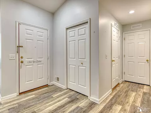Entry Way - 905 May, Monroe, MI 48161 photo 1 of 2