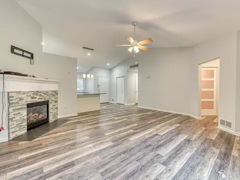 Living - 905 May, Monroe, MI 48161 photo 2 of 4