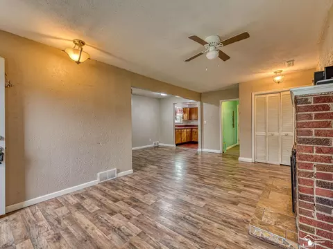 Living - 3326 10th, Monroe, MI 48162 photo 2 of 6