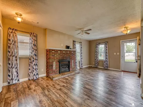 Living - 3326 10th, Monroe, MI 48162 photo 4 of 6