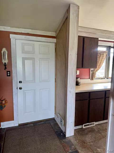 Entry Way - 11262 Sauk, Jerome, MI 49249 photo 2 of 4
