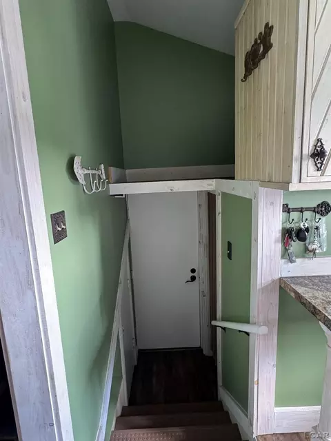 Entry Way - 11262 Sauk, Jerome, MI 49249 photo 4 of 4