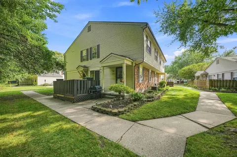 33707 Bayview Dr, Chesterfield, MI 48047