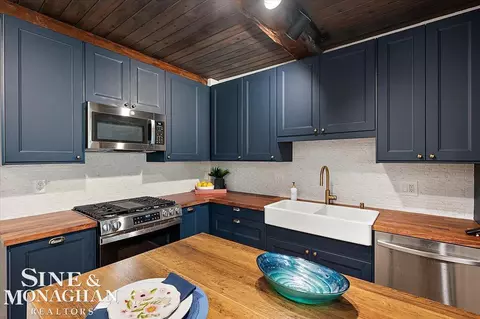 Kitchen - 357 Roosevelt Pl, Grosse Pointe, MI 48236 photo 2 of 4