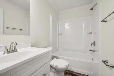 Bath - 6254 Indian Lk, Gladwin, MI 48624 photo 3 of 3