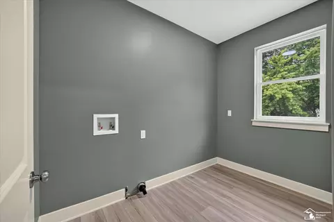 Entry Way - 926 Ford, Carleton, MI 48117 photo 4 of 6