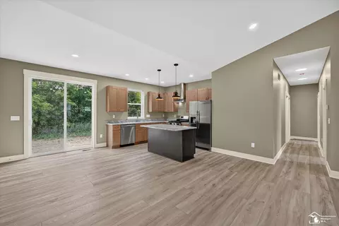 Entry Way - 926 Ford, Carleton, MI 48117 photo 2 of 6