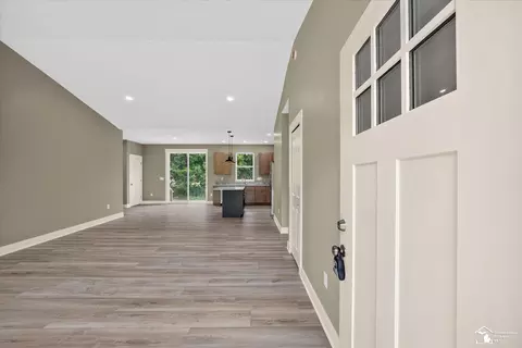 Entry Way - 926 Ford, Carleton, MI 48117 photo 1 of 6
