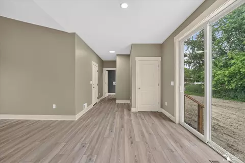 Entry Way - 926 Ford, Carleton, MI 48117 photo 3 of 6