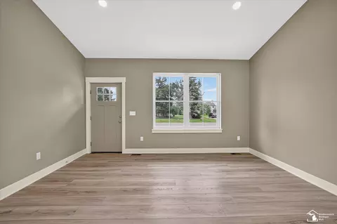 Living - 926 Ford, Carleton, MI 48117 photo 2 of 4