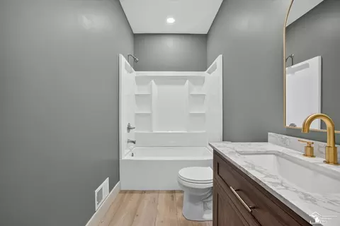 Bath - 926 Ford, Carleton, MI 48117 photo 5 of 5