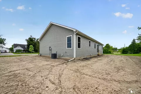 Exterior - 926 Ford, Carleton, MI 48117 photo 7 of 9