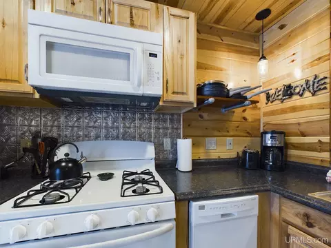 Kitchen - 9798 Ross Lk, Shingleton, MI 49884 photo 3 of 4