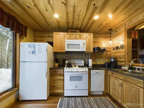 Kitchen - 9798 Ross Lk, Shingleton, MI 49884 photo 2 of 4