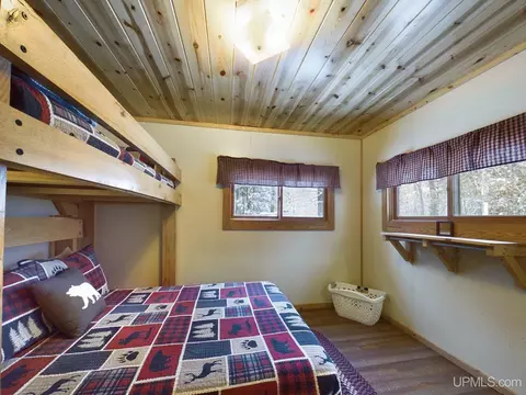 Bedroom - 9798 Ross Lk, Shingleton, MI 49884 photo 3 of 5