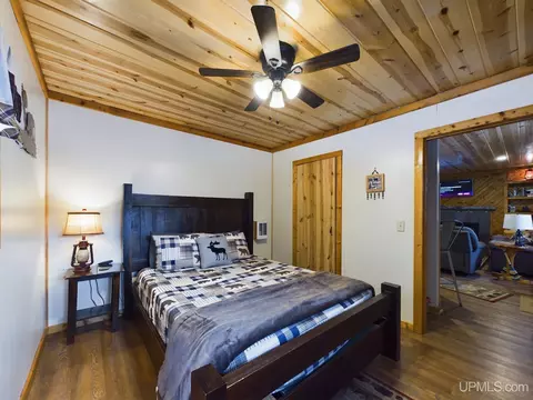 Bedroom - 9798 Ross Lk, Shingleton, MI 49884 photo 5 of 5