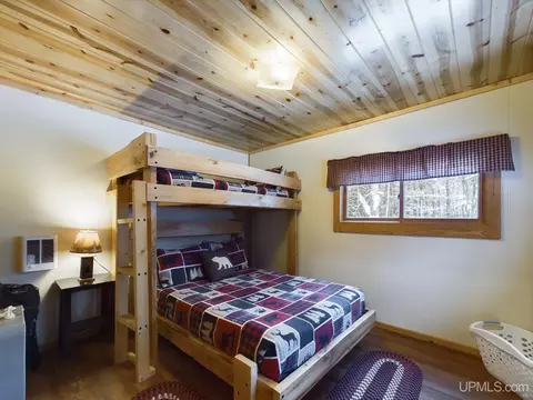 Bedroom - 9798 Ross Lk, Shingleton, MI 49884 photo 2 of 5