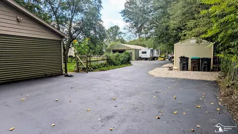 Exterior - 10315 Secor, Temperance, MI 48182 photo 9 of 12