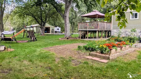 Exterior - 10315 Secor, Temperance, MI 48182 photo 5 of 12