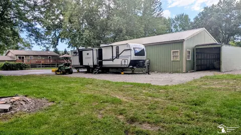 Exterior - 10315 Secor, Temperance, MI 48182 photo 8 of 12
