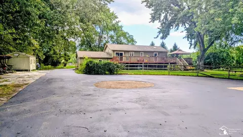Exterior - 10315 Secor, Temperance, MI 48182 photo 10 of 12