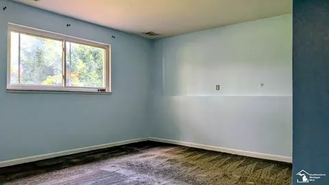 Bedroom - 10315 Secor, Temperance, MI 48182 photo 7 of 8