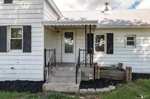 Exterior - 9230 Crabb, Temperance, MI 48182 photo 2 of 8