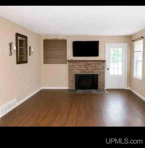 Living - 502 Stephenson, Norway, MI 49870 photo 2 of 3