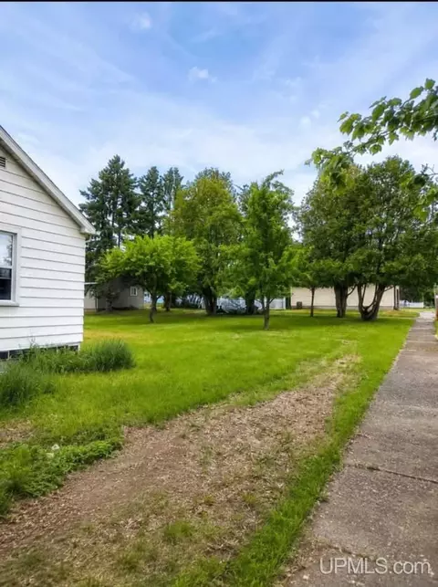 Exterior - 502 Stephenson, Norway, MI 49870 photo 3 of 4