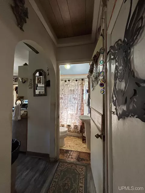Entry Way - 550 Co Rd Prf, Ishpeming, MI 49849 photo 2 of 2